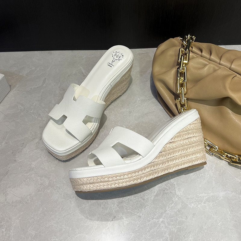 2026 Summer New Thick Sole Platform Woven Straw One-Strap Sandals for Women Beach Vacation Slippers - Image 4