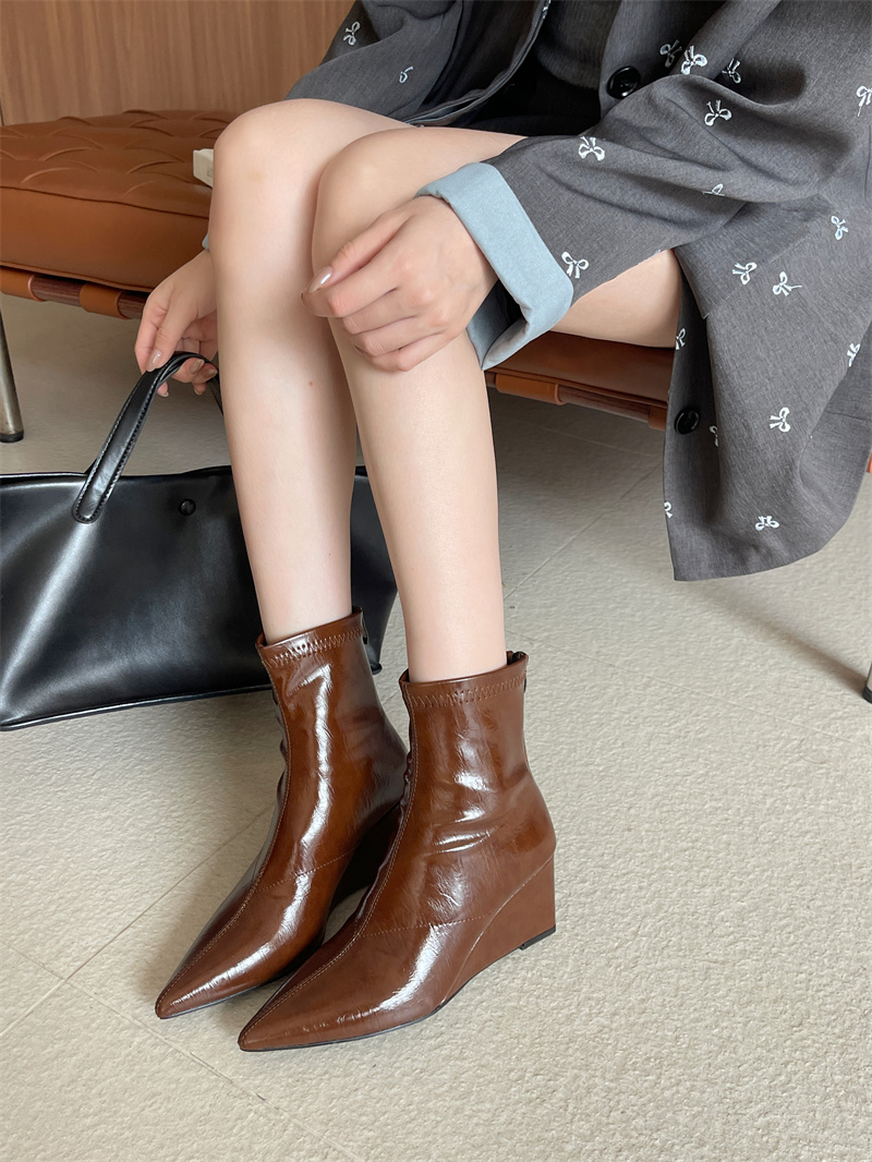Pointed Toe Wedge Ankle Boots 2025 Winter European American Style New Wedge Short Boots Elegant Slim Fit Boots - Image 3